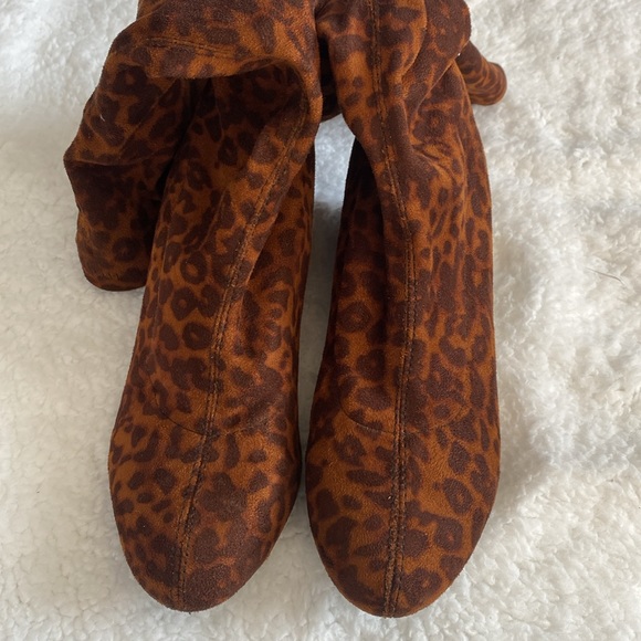 NINE WEST WOMENS SZ 6.5 wedge sueded leopard print tall boots excellent shape - Picture 2 of 7